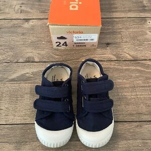 Victoria Shoes Toddler Size 24 (fit like a 7)